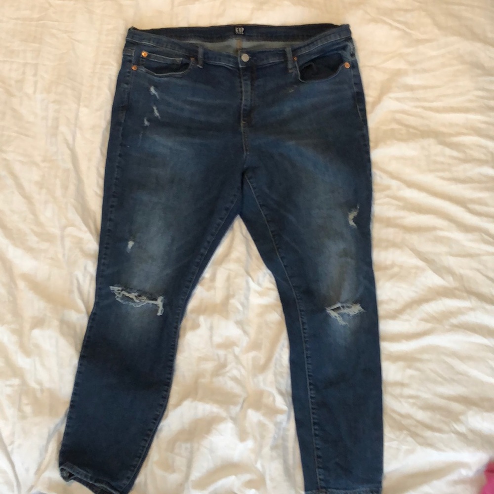2 for $20 Gap 1969 distressed skinny jeans